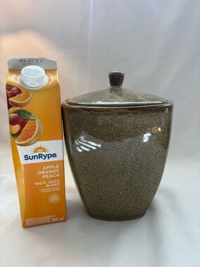 Glazed ceramic lid canister